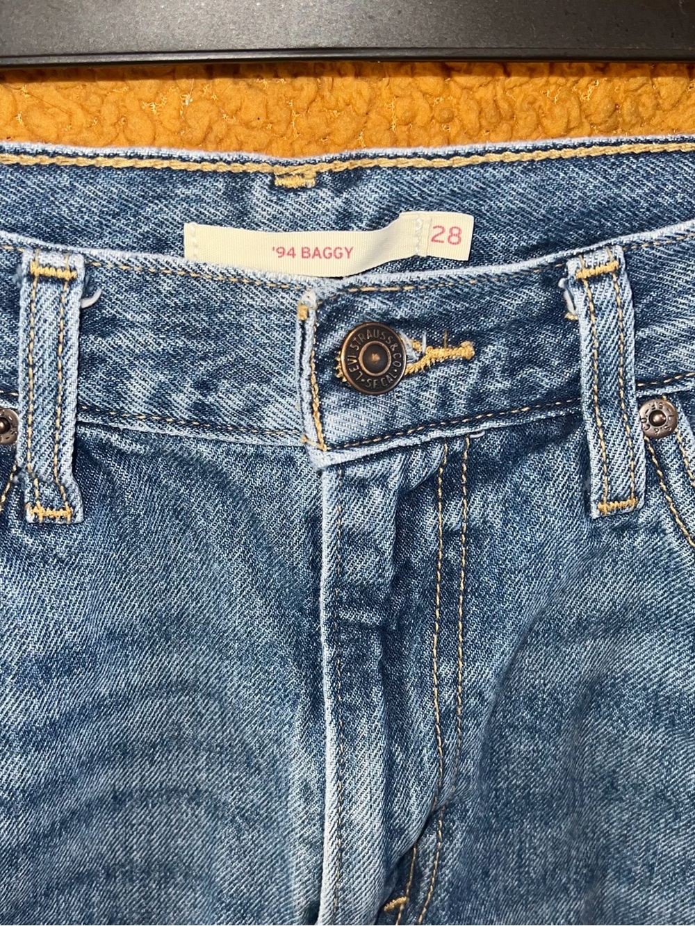 Levi’s Distressed ‘94 Baggy Jeans in Medium Blue Denim - Picture 2 of 8